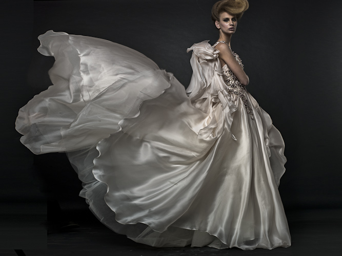 fashion/120305Avant_Garde_Bride\luca_patrone_avant_garde_bride_030.jpg